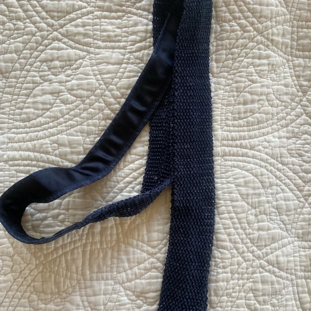 Men’s Burberry Navy Knit tie 100% silk - Picture 5 of 5